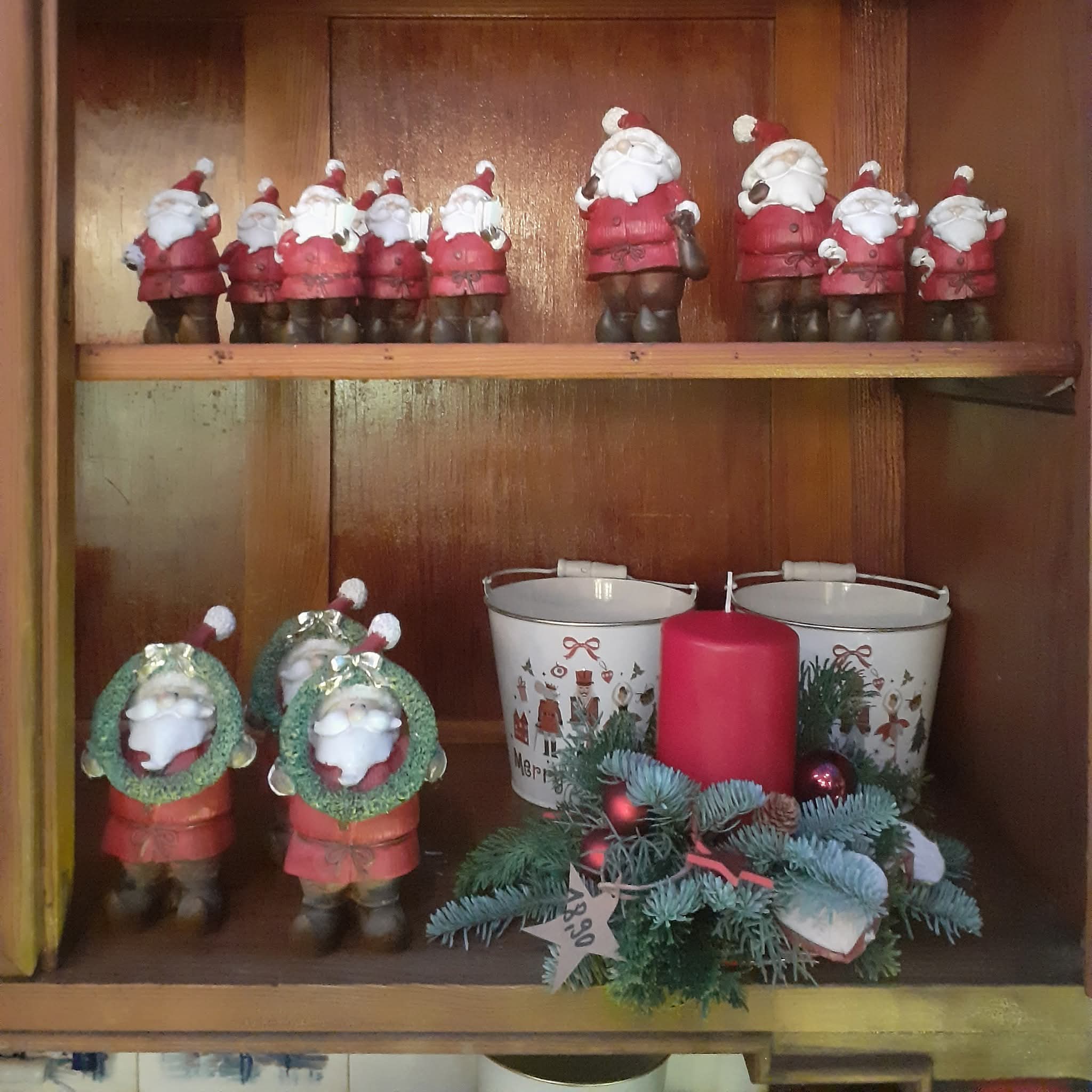 Weihnachtsmaenner in der Gärtnerei Kamps